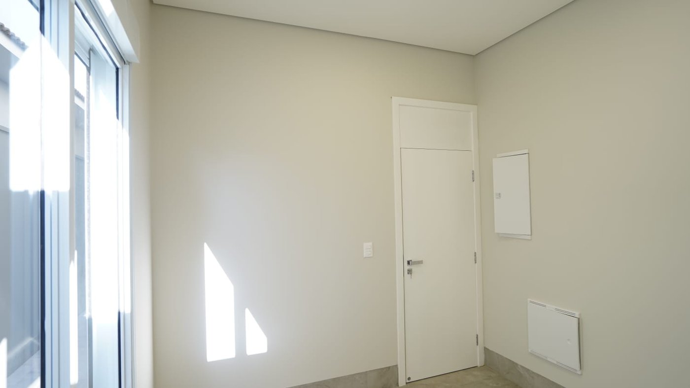 Casa à venda com 4 quartos, sendo 1 suíte, em Parque Residencial Mart Ville, Presidente Prudente, SP