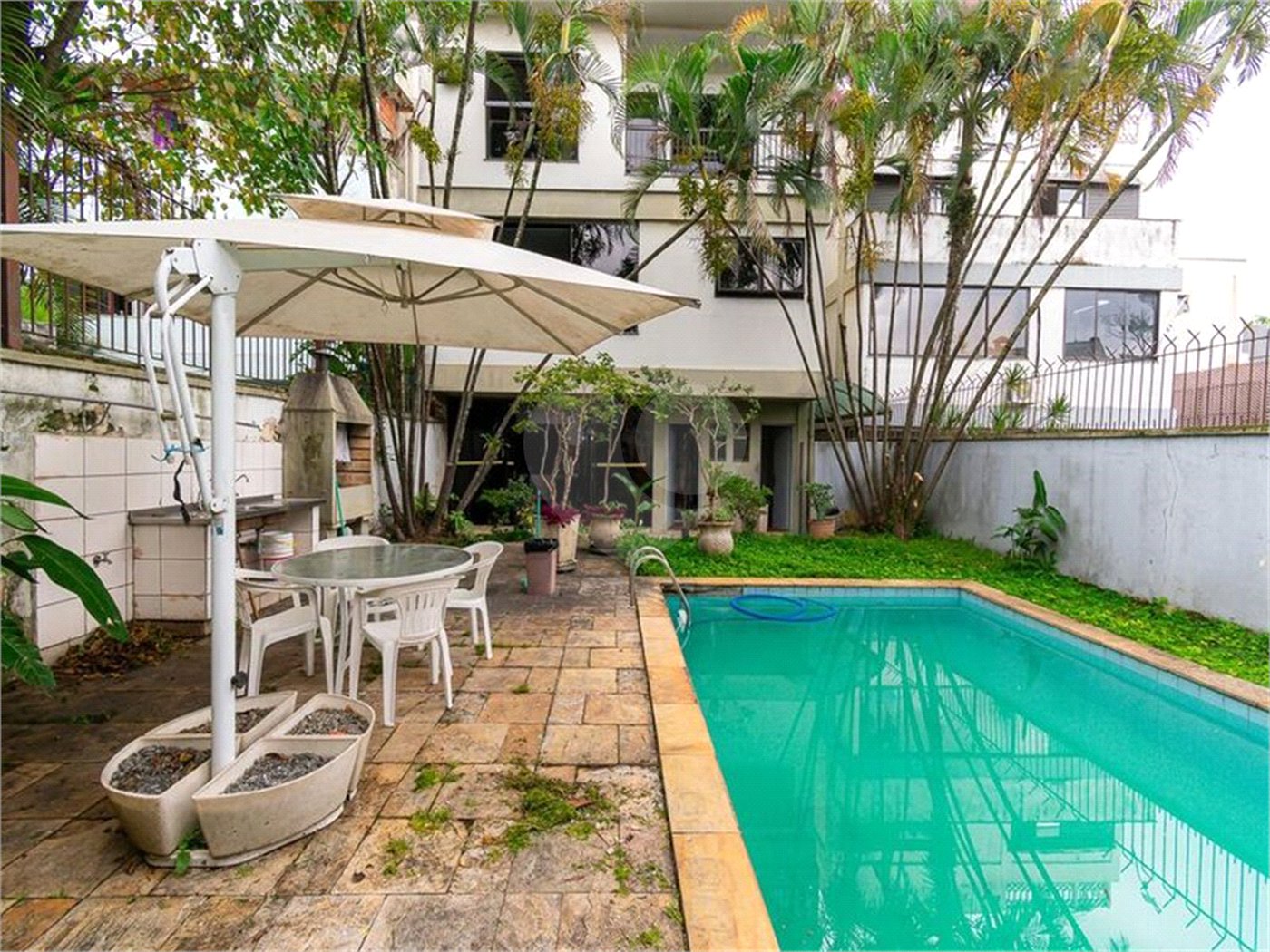 Casa à venda com 8 quartos, sendo 2 suítes, em Indianópolis, São Paulo, SP