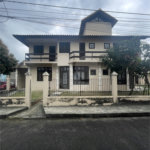 Casa à venda com 5 quartos, sendo 3 suítes, no condomínio Recanto das Palmeiras, Rio de Janeiro - RJ