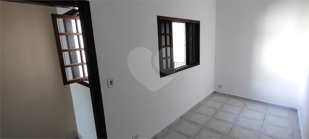 Sobrado à venda com 4 quartos, sendo 1 suíte, em Vila Nivi, São Paulo, SP
