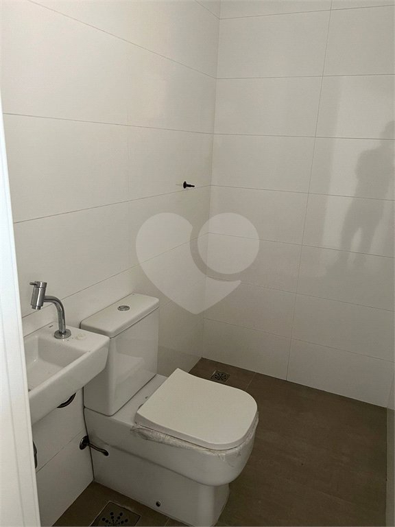 Casa à venda com 4 quartos, sendo 2 suítes, no condomínio Residencial Floresta, São Paulo - SP