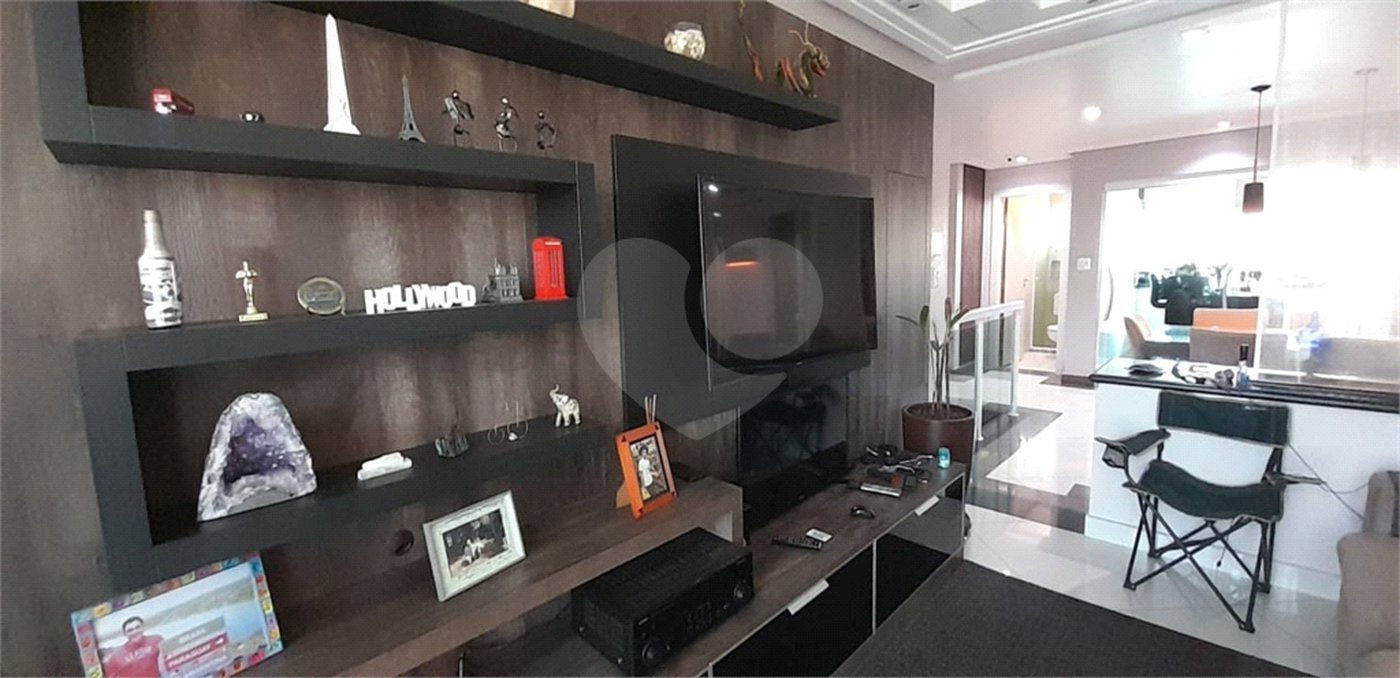 Sobrado à venda com 3 quartos, sendo 2 suítes,  em Vila Pires, Santo André, SP