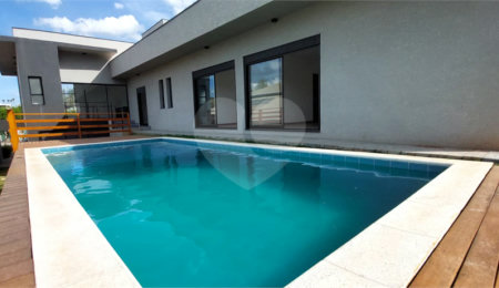 Casa à venda com 4 suítes no condomínio Figueira Garden, Atibaia - SP