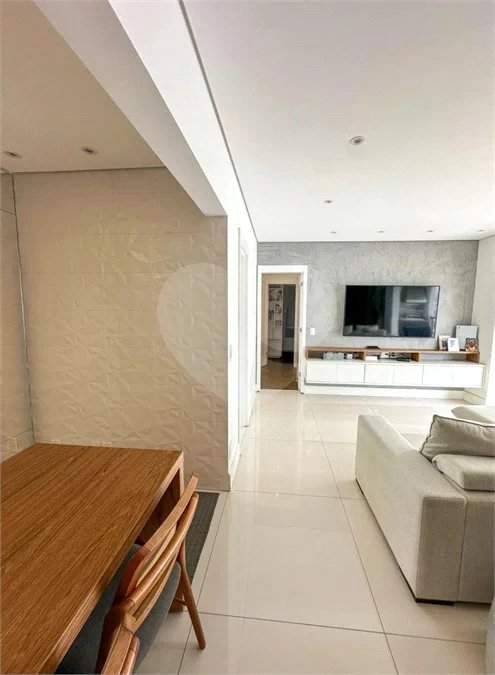 Apartamento de 106 m² no Auge Home Resort, porteira fechada, com 3 dormitórios, 1 suíte, varanda gourmet, 2 vagas, depósito e lazer completo.