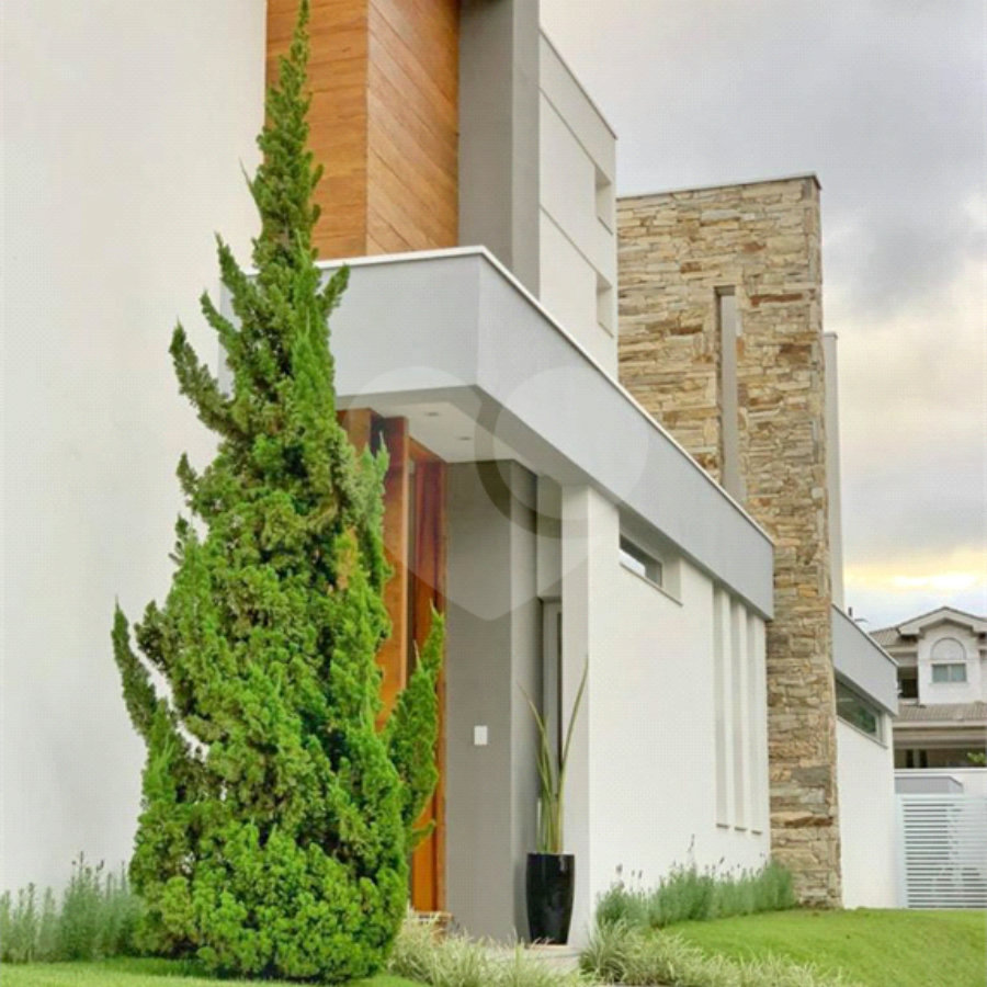 Casa à venda com 4 suítes no condomínio Granville, Atibaia - SP