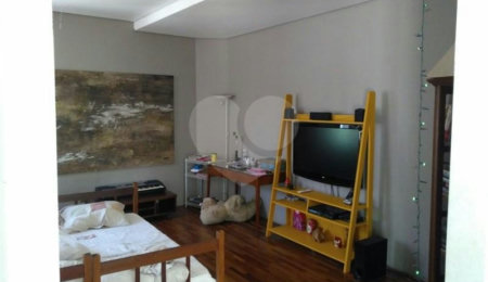 Sobrado à venda com 4 suítes em Interlagos, São Paulo, SP