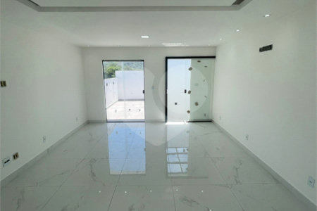 Casa à venda com 3 quartos, sendo 2 suítes, no condomínio Grand Park, Rio de Janeiro - RJ