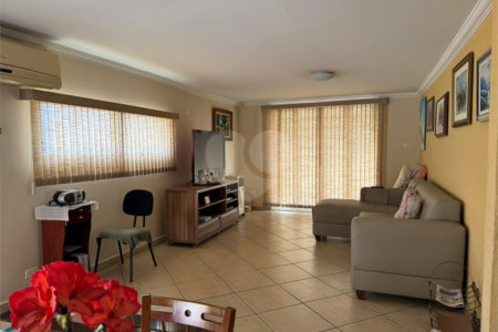 Casa à venda com 4 quartos, sendo 1 suíte, em Vila Henrique, Salto, SP