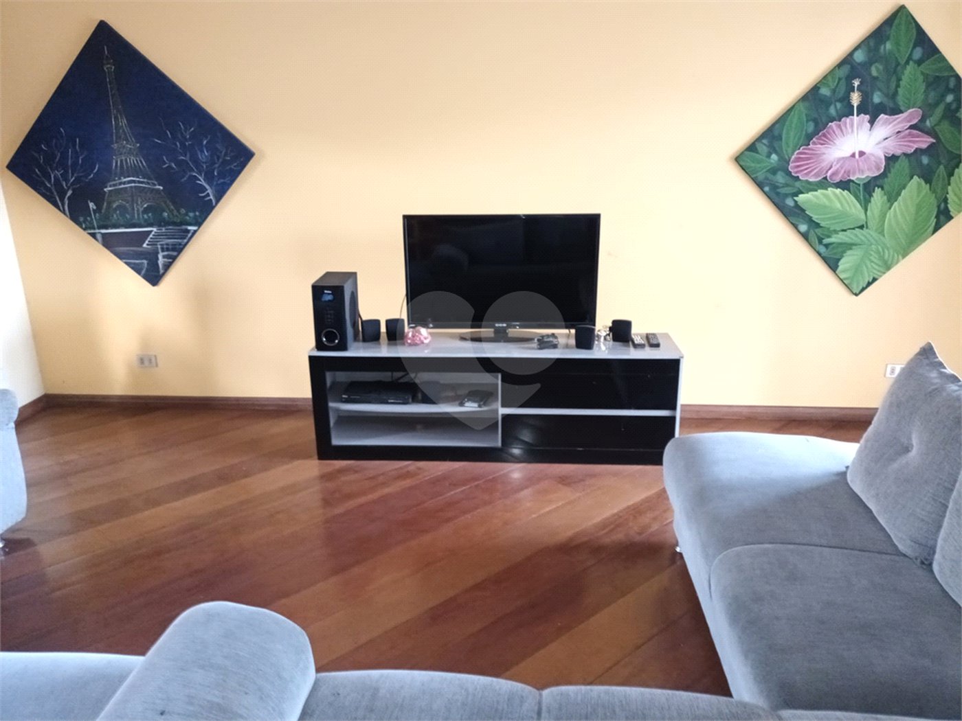 Casa à venda com 4 quartos, sendo 3 suítes, no condomínio Arujá 5, Arujá - SP
