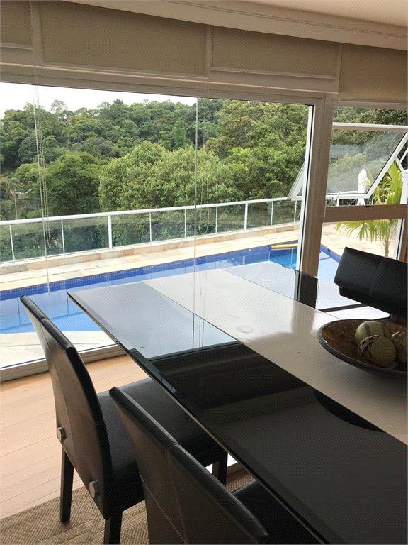 Casa à venda com 4 quartos, sendo 8 suítes, no condomínio Residencial Jd. Ibiratiba, São Paulo - SP