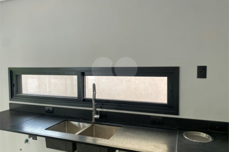 Casa à venda com 4 quartos, sendo 3 suítes, no condomínio Recanto dos Paturis, Vinhedo - SP