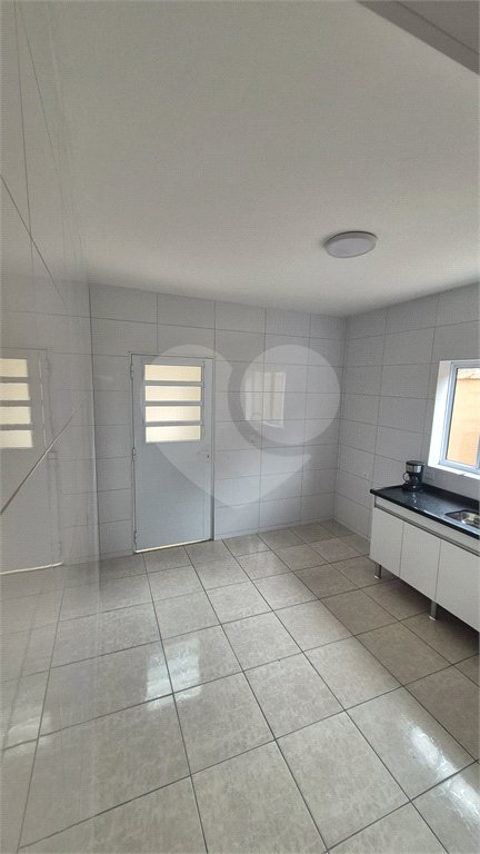 Sobrado à venda com 3 quartos, sendo 1 suíte, em Jardim Las Vegas, Santo André, SP