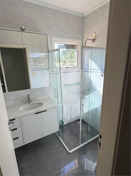 Casa à venda com 4 quartos, sendo 2 suítes, no condomínio Milennium, Valinhos - SP