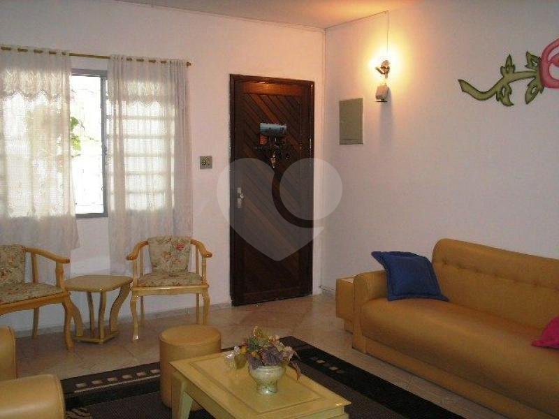 Sobrado à venda com 4 quartos, sendo 1 suíte, em Vila Nivi, São Paulo, SP