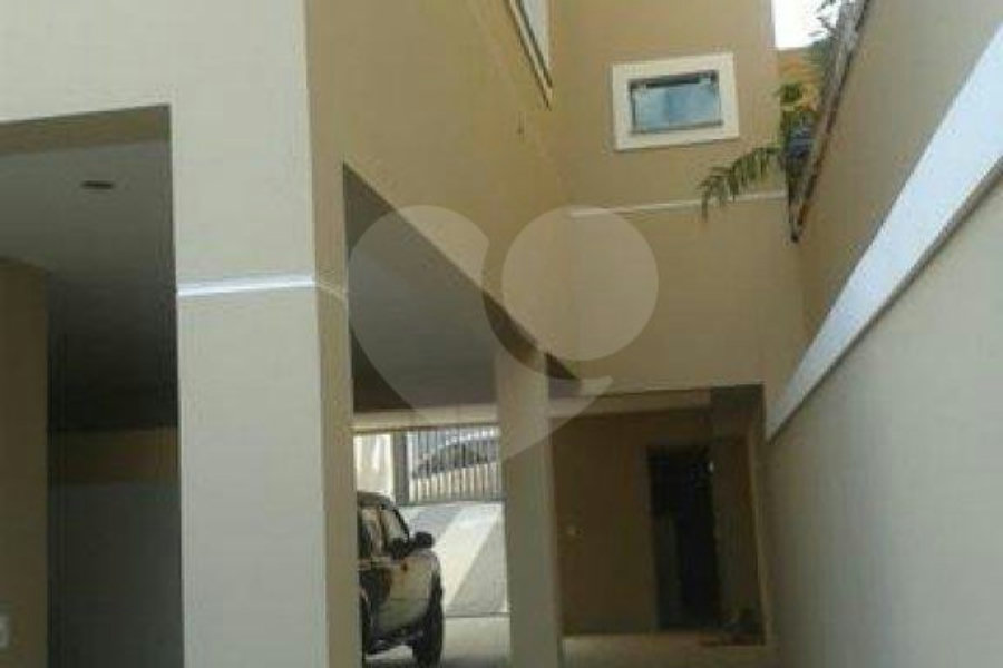 Sobrado à venda com 3 suítes em Vila Constança, São Paulo, SP