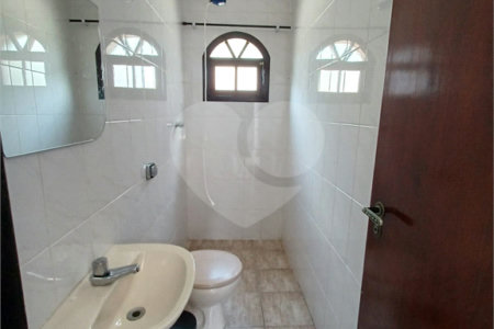 Sobrado à venda com 3 quartos, sendo 1 suíte,  em Jardim Pinheiros, São Paulo, SP