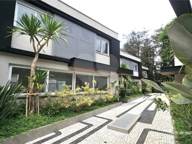 Casa à venda com 4 suítes no condomínio Vila Arese, São Paulo - SP