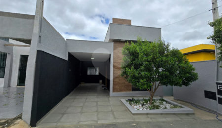 Casa à venda com 3 quartos, sendo 2 suítes,  no condomínio Residencial Marina, Itapetininga - SP