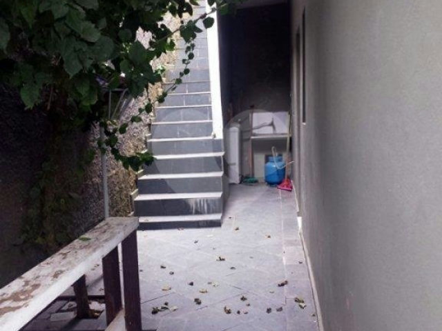 Casa à venda ou para alugar com 4 quartos, sendo 1 suíte,  no condomínio Estrada Armando Barbosa ,6300, Mairiporã - SP