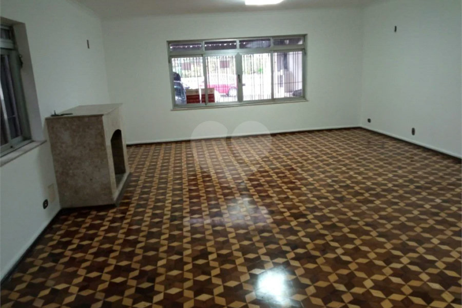 Excelente Sobrado com 04 suítes. Venha fazer uma visita.
