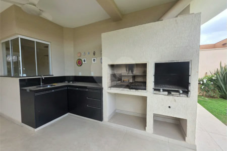 Casa à venda ou para alugar com 3 quartos, sendo 1 suíte,  no condomínio Terras de São Francisco, Vinhedo - SP