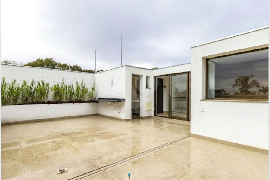 Casa à venda com 3 quartos, sendo 2 suítes, no condomínio Residencial Erika, São Paulo - SP