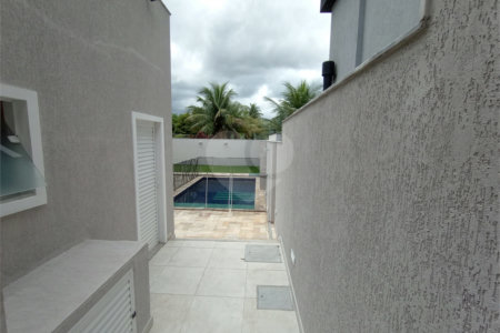Casa à venda com 3 quartos, sendo 1 suíte, no condomínio Fazenda Cantagalo, Rio de Janeiro - RJ