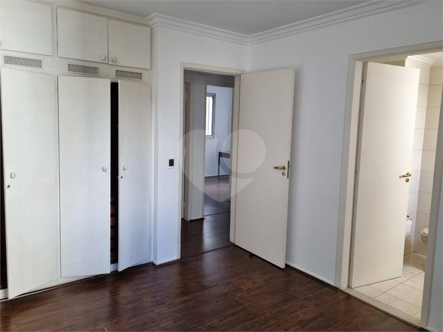 Apartamento à venda ou para alugar com 3 quartos, sendo 1 suíte, em Moema, São Paulo, SP