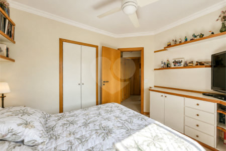 Apartamento de 184 m² em andar alto com 4 dormitórios e 3 vagas em Perdizes