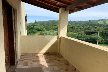 Sobrado à venda com 4 quartos, sendo 3 suítes,  no Centro, Jarinu, SP