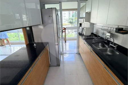 Apartamento à venda com 3 suítes em Vila Mariana, São Paulo, SP