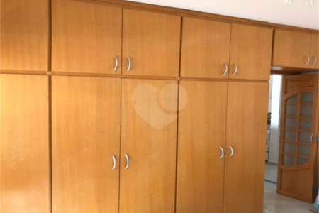 Apartamento mobiliado de 32m2 com 1 dormitório e 1 vaga para locação na Santa Cecília