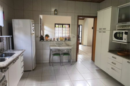 Casa à venda com 3 suítes no condomínio Granja Verediana, Ibiúna - SP
