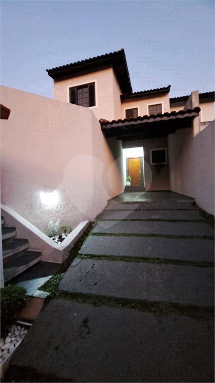 Sobrado à venda com 3 quartos, sendo 1 suíte, em Vila Suissa, Mogi das Cruzes, SP