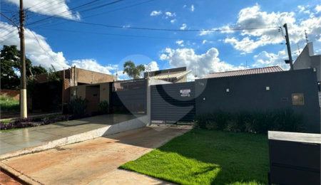 Casa à venda com 3 quartos, sendo 1 suíte,  em Jardim Estoril, Ponta Porã, MS