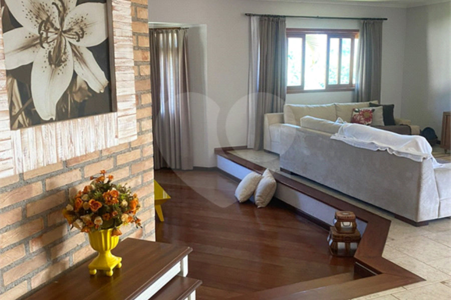 Casa à venda com 5 quartos, sendo 4 suítes, no condomínio Lago do Imperador, Mairiporã - SP