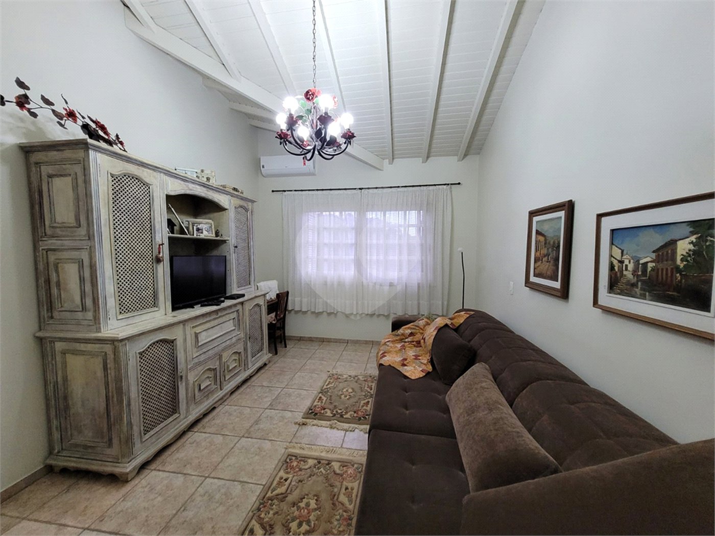 Casa à venda com 3 quartos, sendo 1 suíte, no condomínio Suíça da Cantareira, Mairiporã - SP