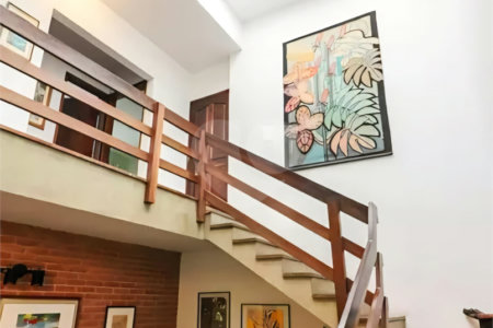 Sobrado à venda com 3 quartos, sendo 1 suíte,  em Vila Universitária, São Paulo, SP