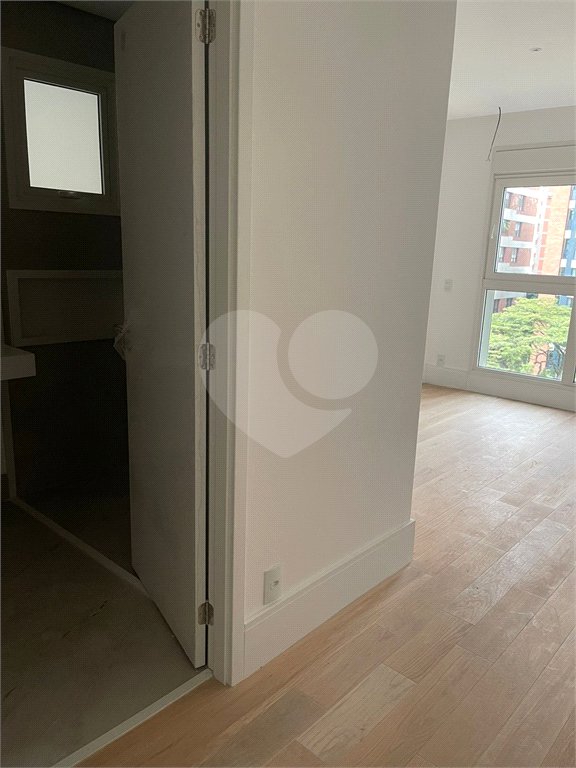 Apartamento à venda com 3 suítes em Moema, São Paulo, SP