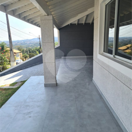 Casa à venda com 3 quartos, sendo 2 suítes, no condomínio Terras de São Francisco, Vinhedo - SP