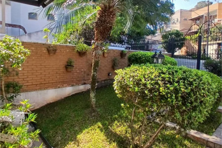 Sobrado à venda com 4 quartos, sendo 2 suítes,  em Jardim Leonor, São Paulo, SP