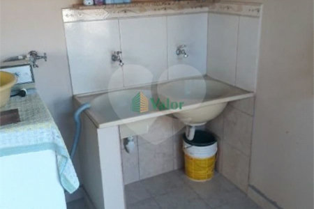 Ampla casa no condomÍnio Parque Fehr, contendo: