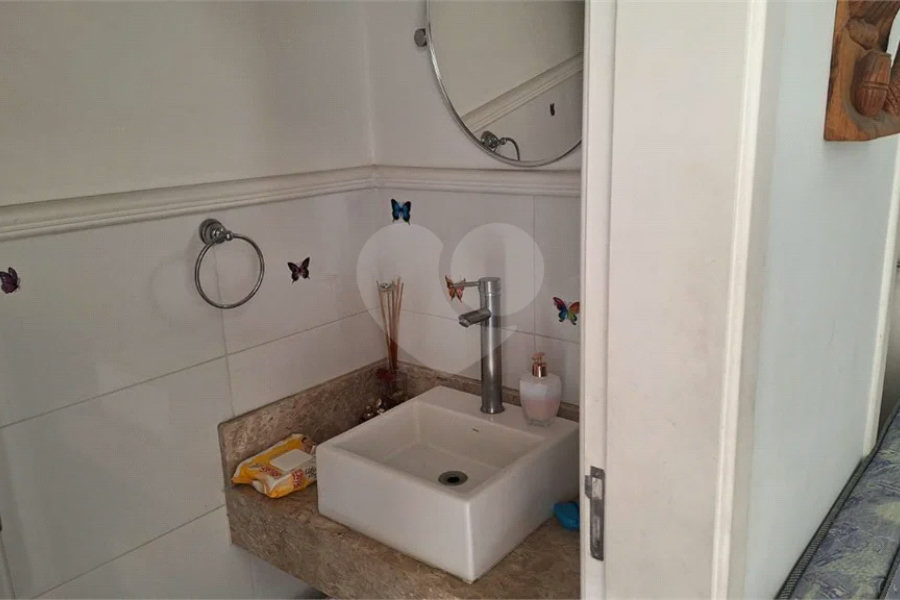 Sobrado à venda com 6 quartos, sendo 4 suítes, em Tremembé, São Paulo, SP