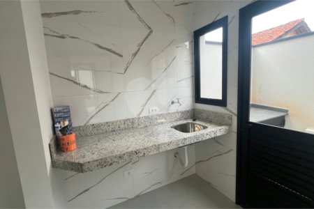 Casa à venda com 3 suítes no condomínio Village Itaguaçu, Atibaia - SP