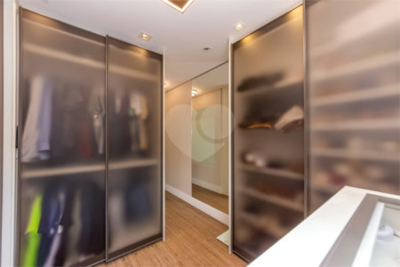 Casa à venda com 3 suítes no condomínio Reserva 8, São Paulo - SP