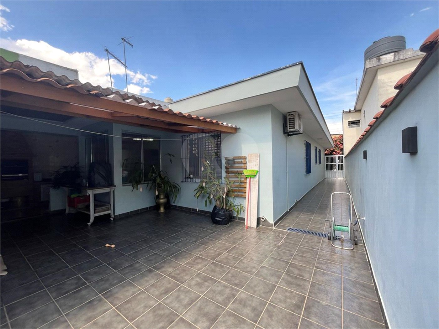 Casa à venda com 3 quartos, sendo 1 suíte,  em Jardim Casablanca, São Paulo, SP