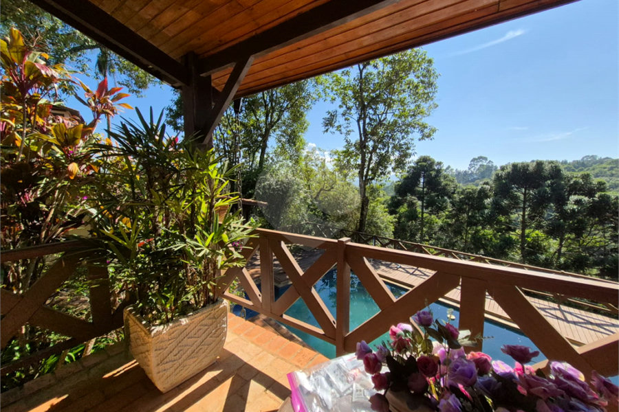 Casa à venda com 3 quartos, sendo 1 suíte, no condomínio Parque Petrópolis 4 Secção, Mairiporã - SP