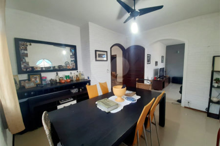 Casa à venda com 3 quartos, sendo 1 suíte, no Centro, Vinhedo, SP