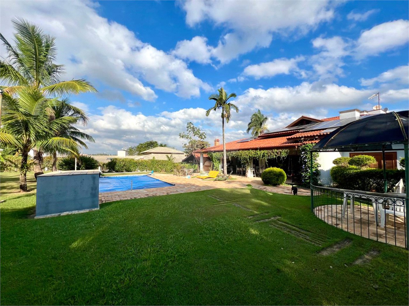 Casa à venda ou para alugar com 5 quartos, sendo 4 suítes, no condomínio Moradas São Luiz, Salto - SP