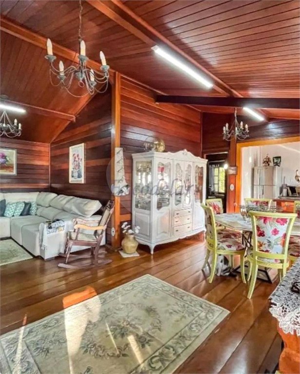 Casa à venda com 3 quartos, sendo 1 suíte, no condomínio Associação Reserva das Hortênsias, Mairiporã - SP